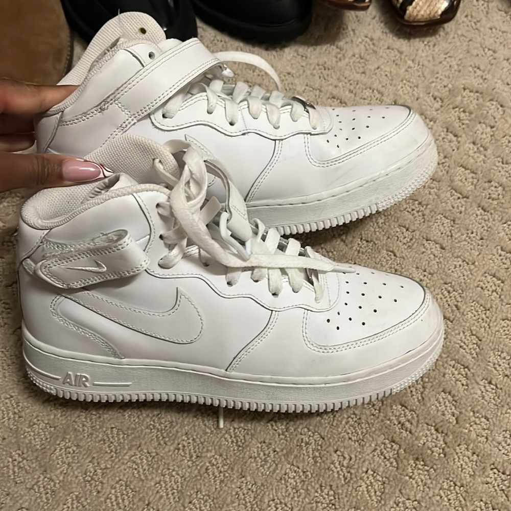High top Air Force one’s